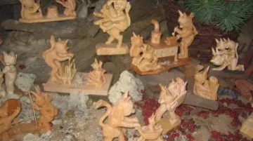 Figurky čertů na vánoční výstavě