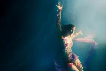 Ellie Gouldingová míří novým albem Higher Than Heaven a potom do Ostravy