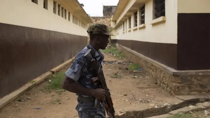 Vězeňská stráž v jedné ze středoafrických věznic