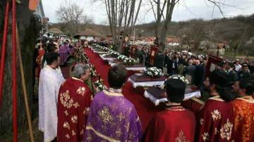 Pohřeb obětí střelby v Srbsku
