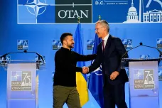 Zelenskyj považuje za nutné zachovat jednotu s partnery v NATO, Stoltenberg ocenil ukrajinské reformy