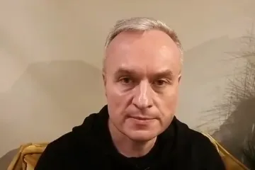 Viceprezident ruské Gazprombanky utekl. Úmrtí některých byznysmenů označil za vraždy