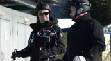 Dmitrij Medvěděv a Vladimir Putin na lyžích v Soči