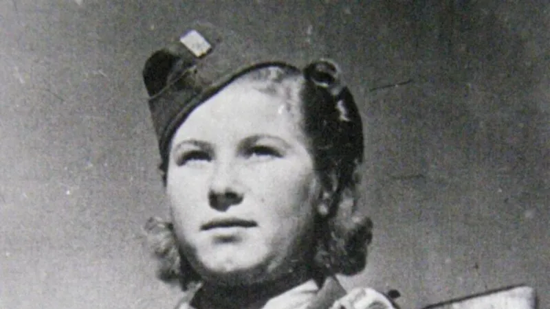 Vanda Biněvská při parašutistickém výcviku