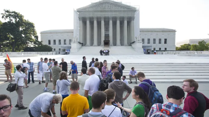 Veřejnost čeká na rozhodnutí Nejvyššího soudu USA o právech gayů