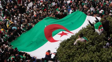 Protesty v Alžírsku sílí