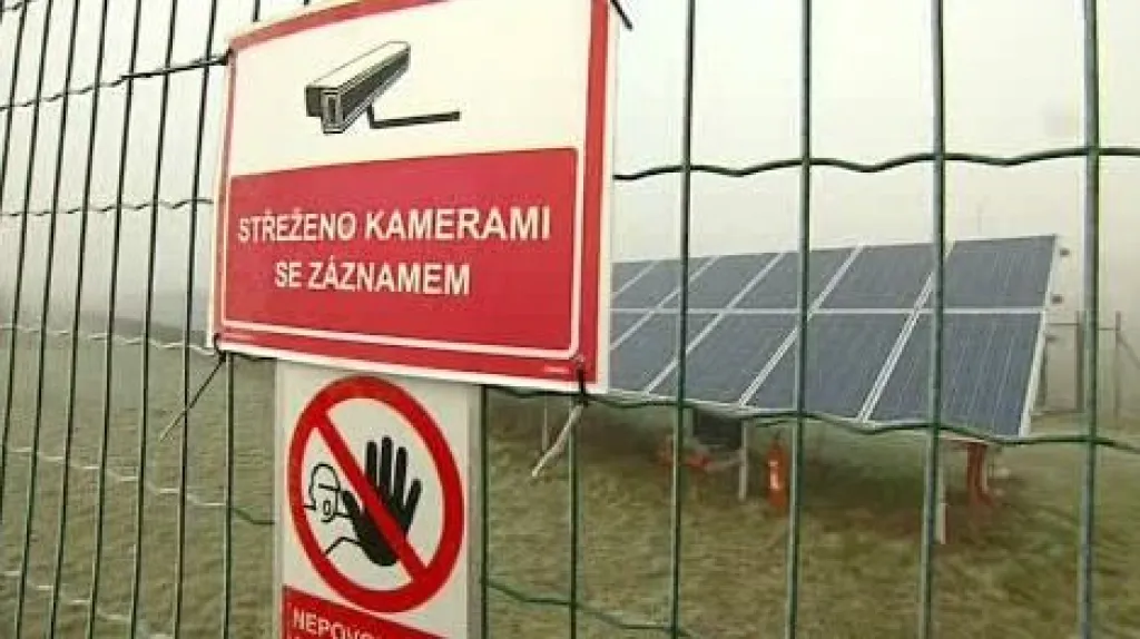 Solární panely na letišti