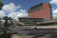 Oceňovaná památka se proměnila v prázdný areál. Nejstarší univerzita v Caracasu chátrá