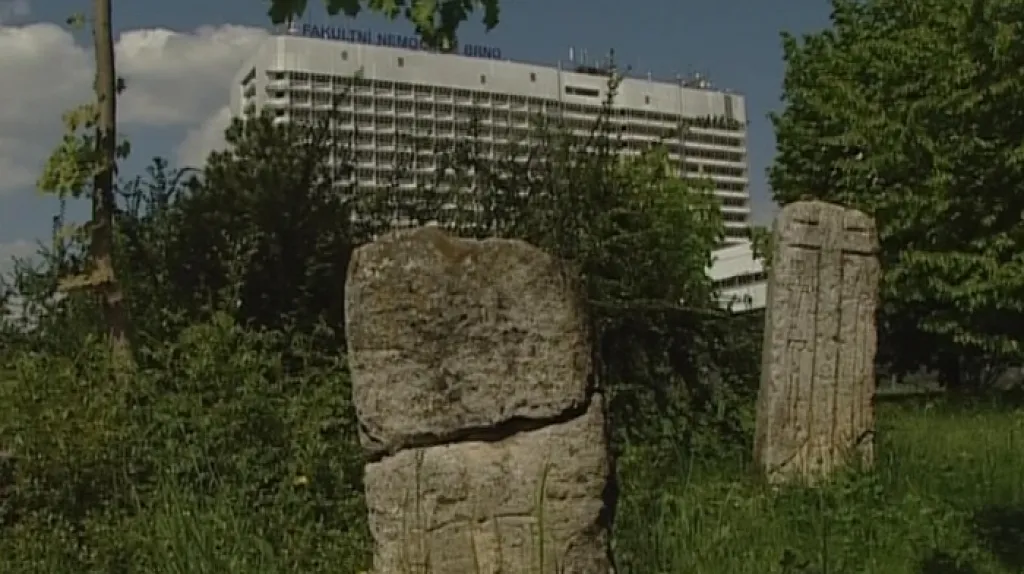 Smírčí kameny u nemocnice v Bohunicích