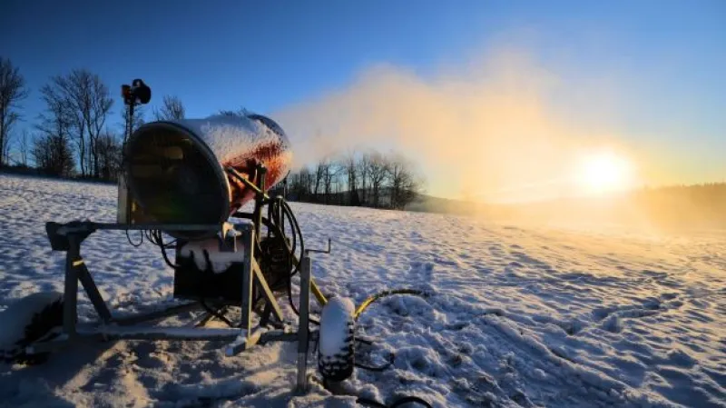 Další střediska otevírají sjezdovky
