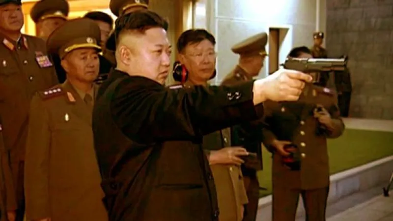 Čistek v Kimově těsném okolí přibývá