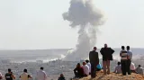 Turci pozorují boje o Kobani