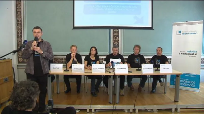 Brífink Nad. fondu proti korupci ke kauze pražských jízdenek