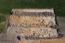 Polští archeologové odkryli 2500 let starou nekropoli. Narazili na ni při stavbě dálnice