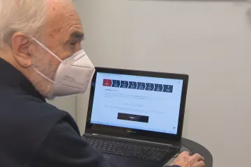 První den registrace seniorů k očkování. Cesty byly přímé a úspěšné i křivolaké a neúspěšné