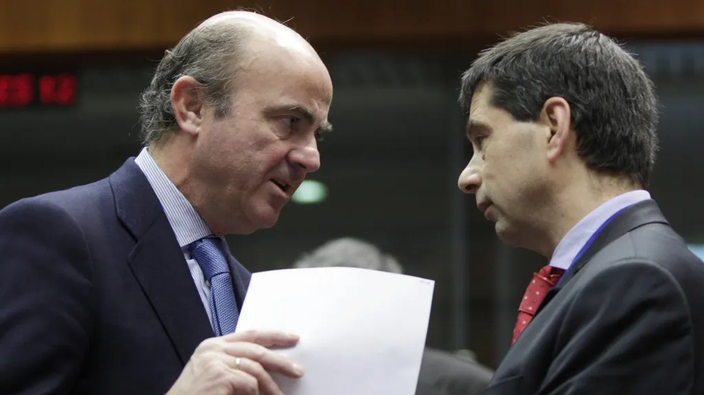 Španělský ministr financí Cristobal Romero Montoro s portugalským protějškem Vitrem Gasparem