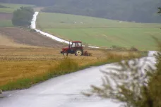 Pozemkový úřad dává peníze na obnovu polních cest. Jsou užitečné při dopravě i zadržování vody