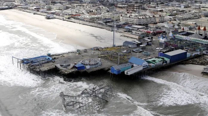 Zábavní park Seaside Heights po návštěvě bouře Sandy