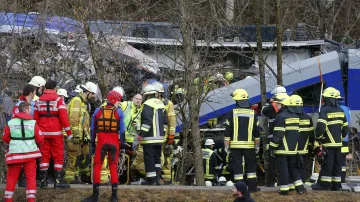 Srážku dvou vlaků v Bavorsku nepřežilo devět lidí