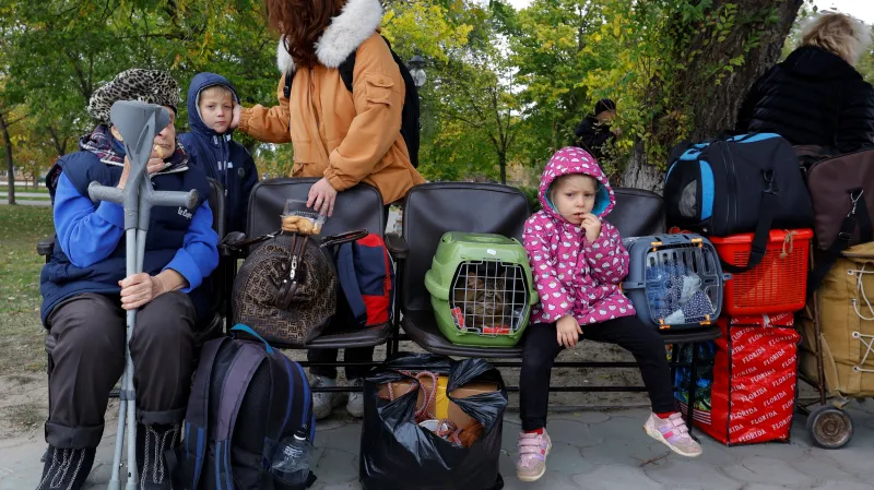 Lidé odjíždějící z Chersonu