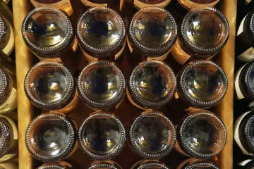 Ústavní soud se zastal vinařství, které dostalo pokutu za prodej závadného moldavského vína 