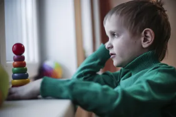 Vznik autismu může být spojený s vlivem hormonů na embryo, ukazuje nový výzkum
