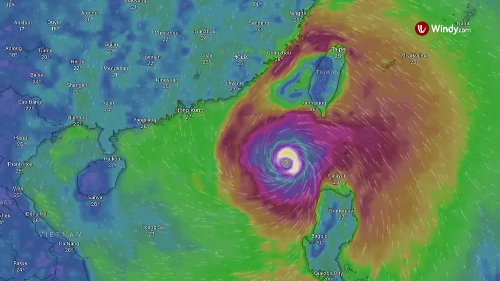 Meteorologická mapa ukazuje, jak supertajfun Ragasa míjí Tchaj-wan, zatímco Hongkong se připravuje na jeho dopad