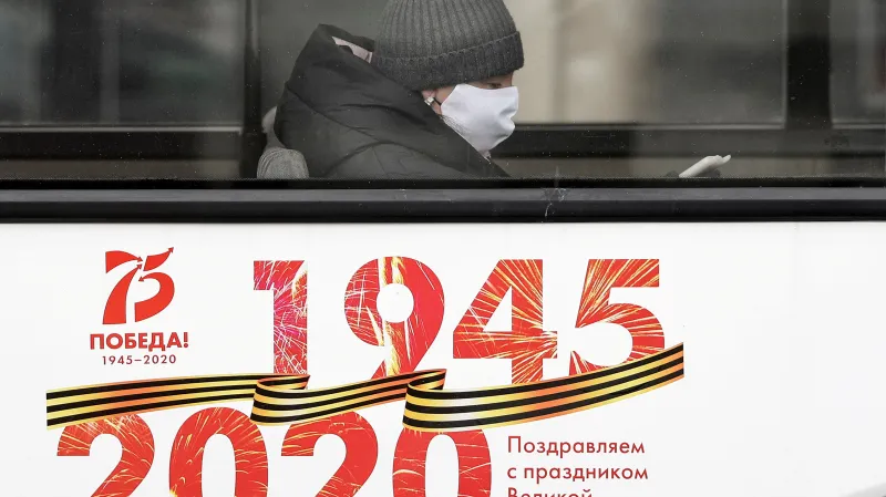 Žena s rouškou v Kaliningradu