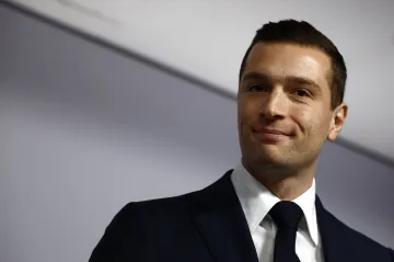 Bardella může být nejmladším premiérem Francie, těží ze sociálních sítí