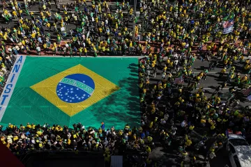 Brazilci podpořili v ulicích Bolsonara, kritizovali soudce i prezidenta