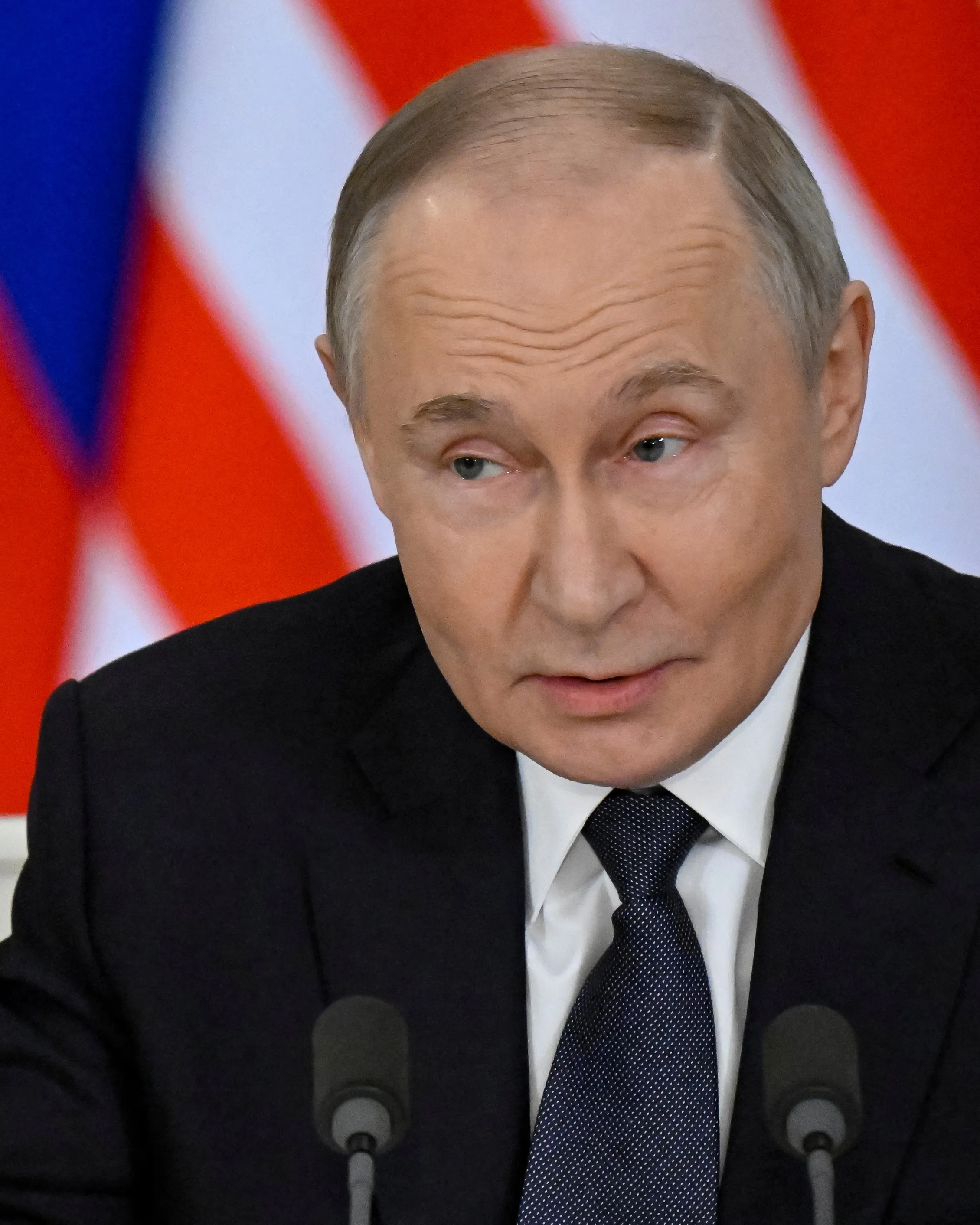 Jednání mezi Kyjevem a Moskvou provází nejasnosti. Putin v delegaci chybí