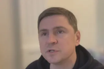 Rusům se na frontě nedaří, tak si chladí žáhu na civilistech, řekl Zelenského poradce ČT