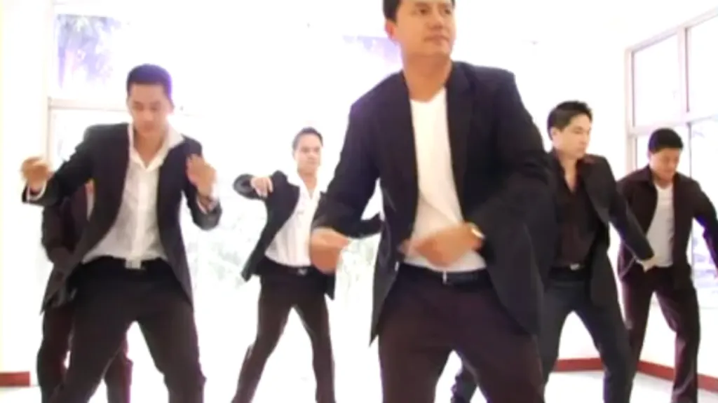 Tančící thajští policisté