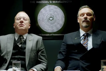 Filmový postřeh: Takové krásné šaty překvapí i hledače „bizáru“