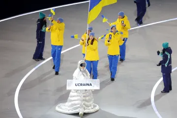 Ukrajinskou výpravu při nástupu na Hrách vedla Ruska. Protest proti válce, říká