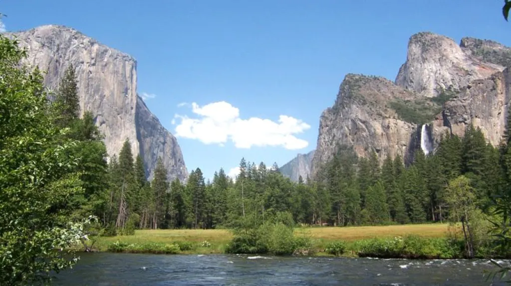 Yosemitský národní park - řeka Merced