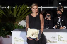 Zlatou palmu na festivalu v Cannes získal snímek Titane režisérky Ducournauové