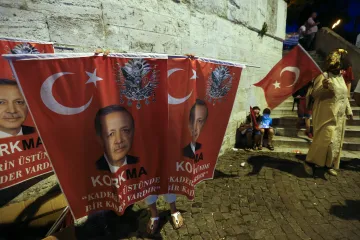 Turecko týden po otřesu: 10 tisíc lidí ve vazbě, 15. červenec jako Den mučedníků