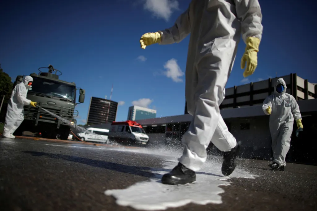 Důkladné čištění probíhá na pozemcích nemocnice v brazilské Brasilii