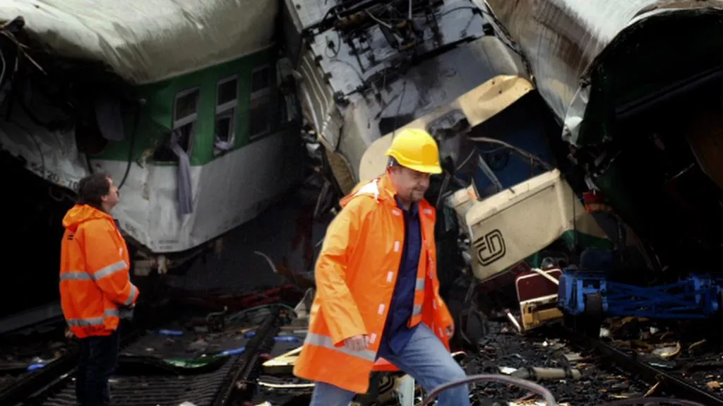 Následky železničního neštěstí ve Studénce