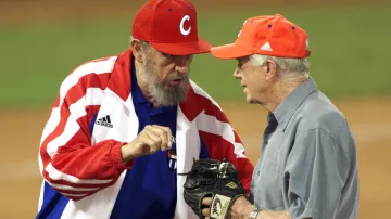 S Fidelem se na baseballovém trávníků setkal už jeden americký prezident - v roce 2002 ale přijel Jimmy Carter jako bývalá hlava státu