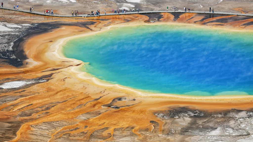 Yellowstonský národní park hraje všemi barvami