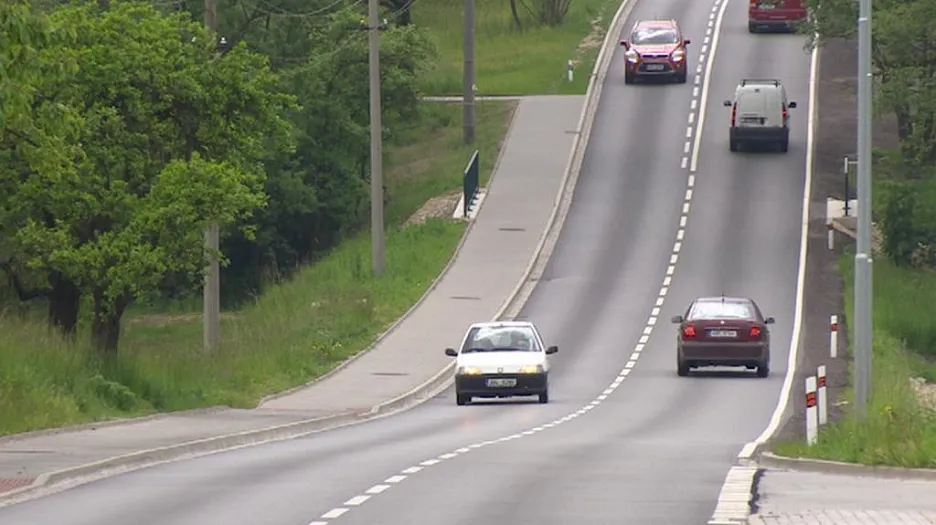 Na této přehledné silnici jel dřív rychlostí 50 km/hod. jen málokdo