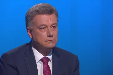 Byla to chyba, ale rezignovat nehodlám, řekl Blažek o setkání s Nejedlým