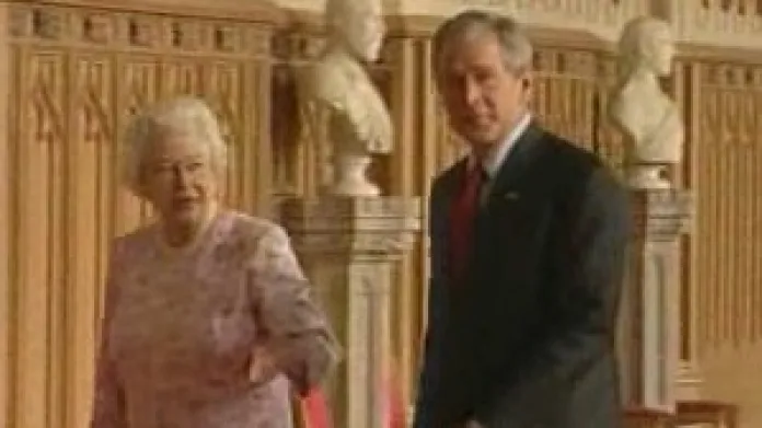 George Bush se při své návštěvě Velké Británie setkal s Bristkou královnou.