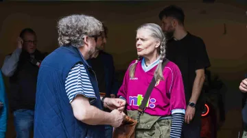 Jan Hřebejk a Zuzana Bydžovská při natáčení seriálu Na tělo