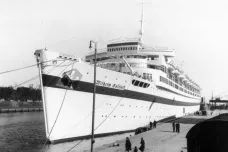 Při potopení Wilhelma Gustloffa zemřelo v zimě 1945 devět tisíc uprchlíků. Loď zničilo torpédo „za Stalina“