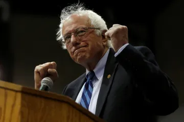 Sanders bodoval u demokratů v zahraničí, americké státy kvůli pandemii odkládají primárky
