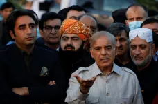 Novým premiérem Pákistánu je Šáhbáz Šaríf, očekávají se masové protesty