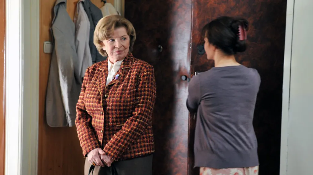 Libuše Švormová (vlevo) v roli zlomyslné tchýně